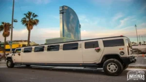 Impresionante limusina Hummer blanca ideal para eventos exclusivos – Modelos Limusinas Barcelona Premium.