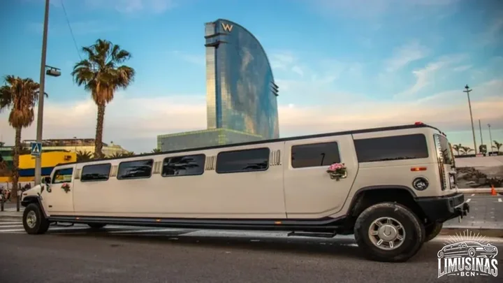 Impresionante limusina Hummer blanca ideal para eventos exclusivos – Modelos Limusinas Barcelona Premium.